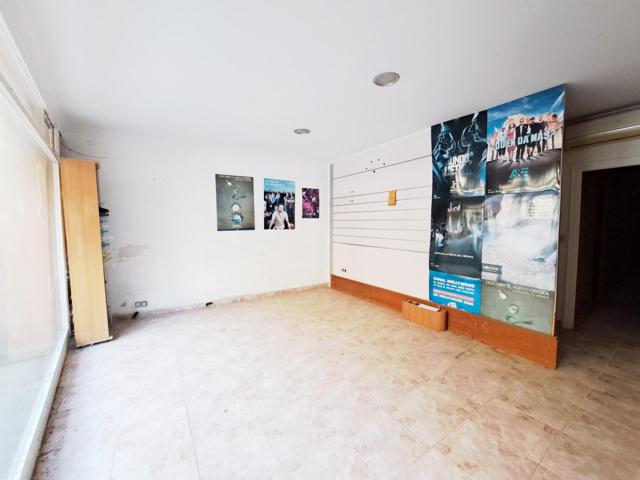 Amplio local en venta en el centro urbano de Dénia photo 0