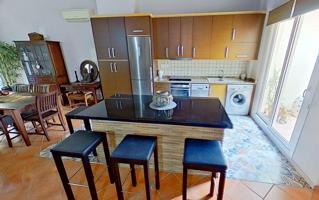 Venta de 1ª y 2ª planta de un edificio en casco urbano photo 0