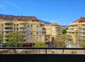 Amplio piso en venta en el casco urbano de Dénia photo 0