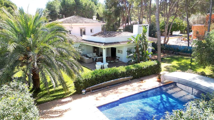 Hermosa villa con amplias habitaciones a unos metros del mar en Las Rotas, Denia photo 0