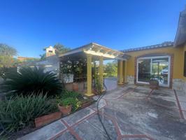 Chalet con amplia parcela cerca de la playa. photo 0