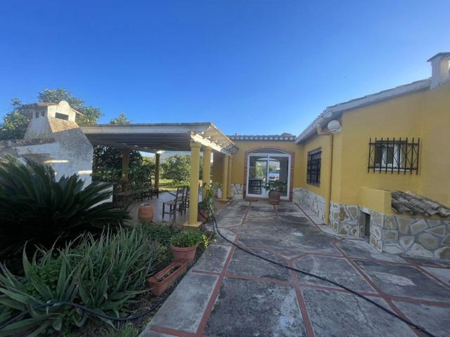 Chalet con amplia parcela cerca de la playa. photo 0