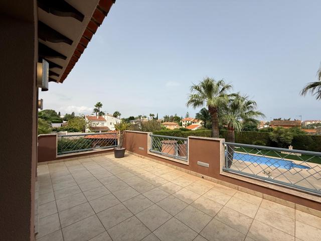 Exclusivo chalet en entorno privilegiado, zona Montgó photo 0