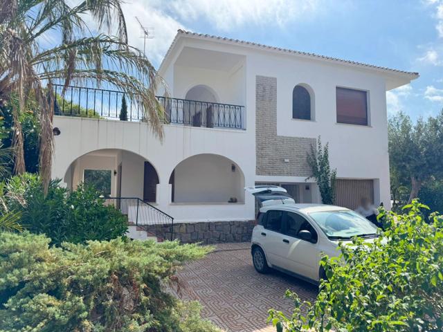 Chalet reformado en Las Rotas con parcela de 1.700 m² photo 0
