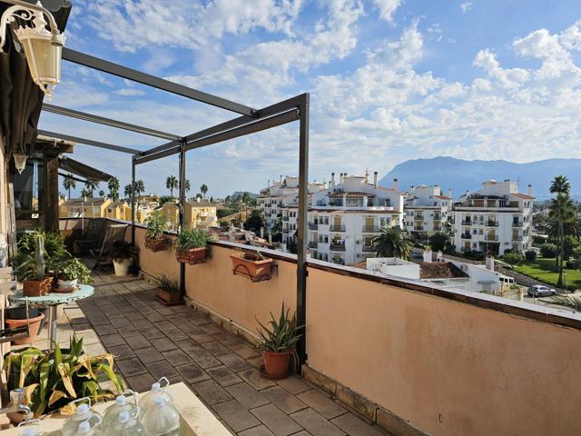 Singular ático con vistas al mar, al castillo y al Montgó en venta en Las Marinas photo 0