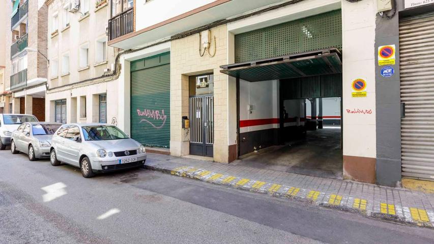 Espacio Ideal para Profesionales: Garaje y Local Comercial en un Solo Lugar photo 0