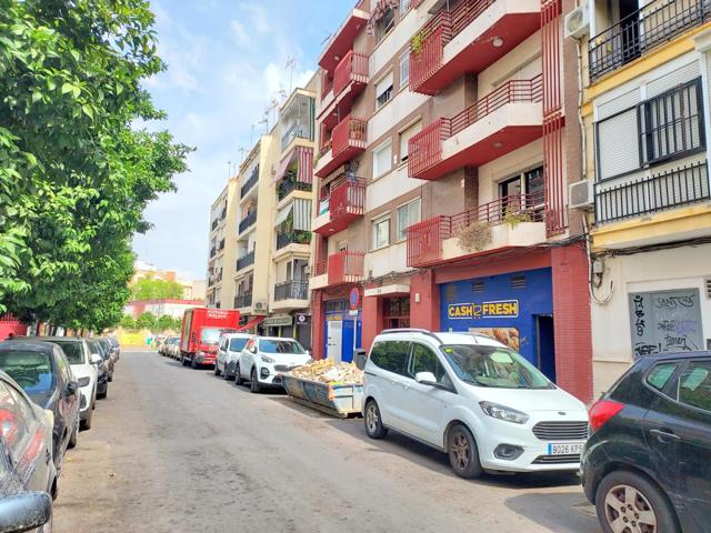 HUERTA DE HIERRO( Entre Miraflores y Cruz Roja). Principal con terraza photo 0