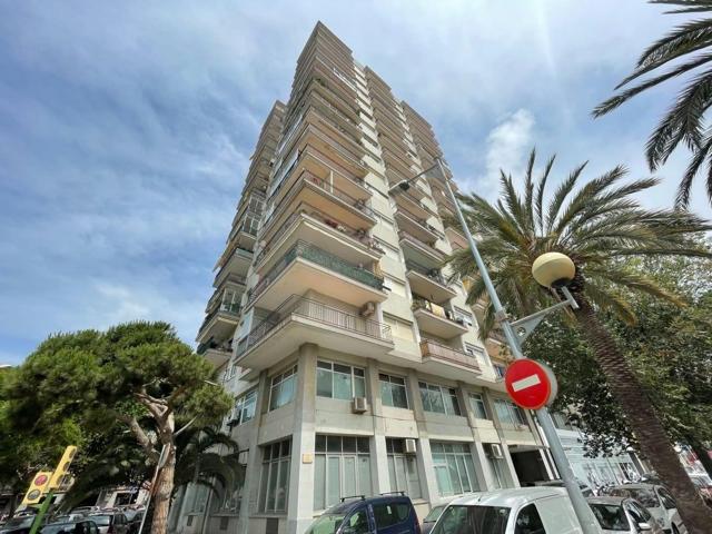 Magnífico local comercial en la Avenida Maresme de Mataró photo 0
