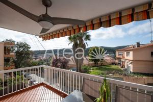 Agradable Piso de 3 habitaciones reformado con amplio balcon terraza y parking photo 0
