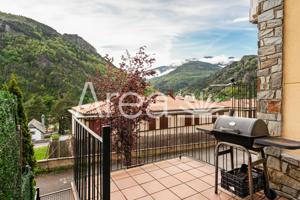 Exclusiva planta baja con JARDÍN y GARAJE privado, y vistas espectaculares en Ribes de Freser photo 0