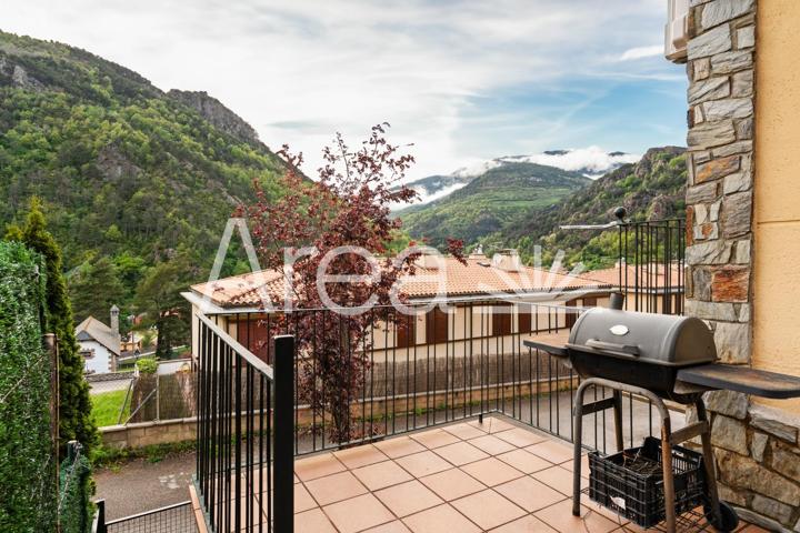 Exclusiva planta baja con JARDÍN y GARAJE privado, y vistas espectaculares en Ribes de Freser photo 0