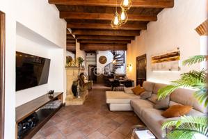 elegante casa de pueblo rustica y moderna , totalmente reformada con gran personalidad photo 0