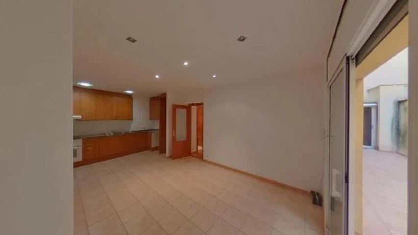 Piso en venta en Mataró (Alquilado hasta 01-2028) photo 0
