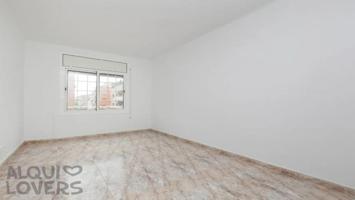 Piso en venta en El Prat De Llobregat (Alquilado hasta 10-2030) photo 0