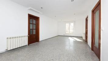 Piso en venta en El Prat De Llobregat (Alquilado hasta 10-2027) photo 0