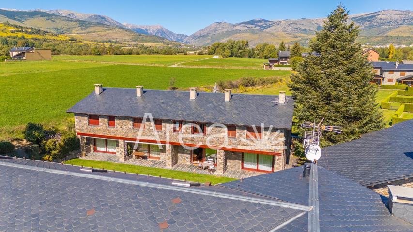 Acogedora casa adosada en Sant Martí d’Aravó – El encanto de la Cerdanya a solo 5 minutos de Puigcerdà photo 0