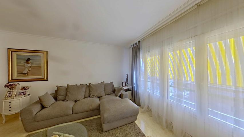 gran atico con ascensor en muy buen estado y grandes vistas photo 0