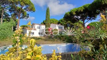 Chalet con piscina y jardín en Sant Vicenç de Montalt photo 0