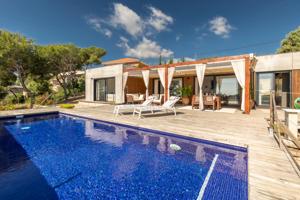CASA CON PISCINA PRIVADA Y GRAN PARCELA EN COSTA CUNIT photo 0