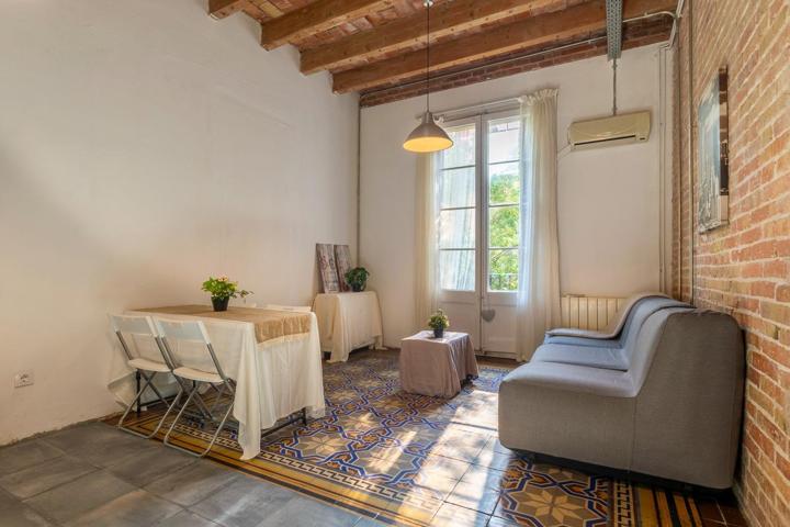 Encanto arquitectónico y luz natural en el corazón del Eixample. photo 0