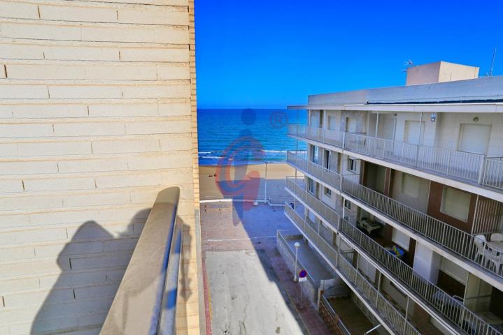 ¡Moderno apartamento en primera linea de playa con vistas al mar y orientación Sur! photo 0