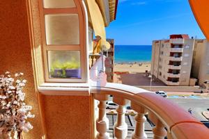 Apartamento dúplex de 4 dormitorios con vistas al mar y a tan solo 50 metros de la playa! photo 0