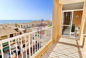 Se vende apartamento totalmente exterior con vistas panorámicas y piscina comunitaria en Guardamar! photo 0