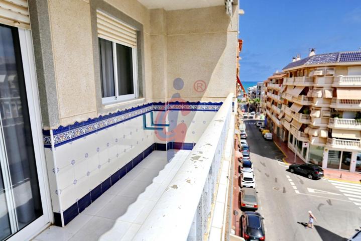 ¡Apartamento en venta con orientación sur y vistas laterales al mar en Guardamar! photo 0