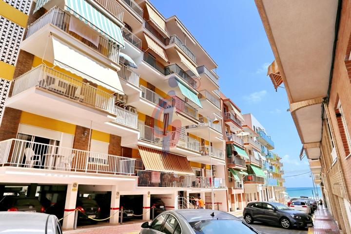 ¡ Se vende apartamento con 3 dormitorios + 2 baños a 30m. de la playa con orientación sur! photo 0