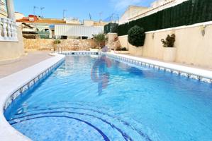 Luminoso Apartamento con Vistas al Mar y Orientación Suroeste en Torrevieja photo 0