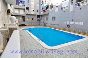 Apartamento con piscina comunitaria en Guardamar del Segura photo 0