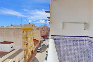 En venta apartamento de dos dormitorios con piscina en Guardamar del Segura photo 0