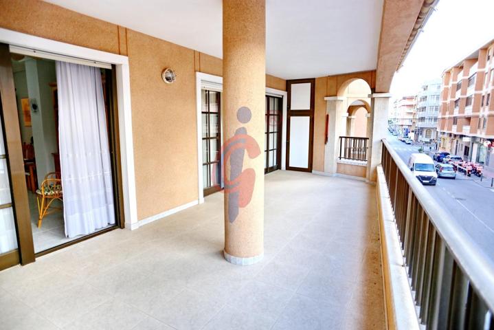 En venta apartamento de tres dormitorios en Guardamar del Segura photo 0