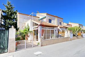 Preciosa casa en Residencial El Edén con 3 dormitorios y piscina comunitaria photo 0