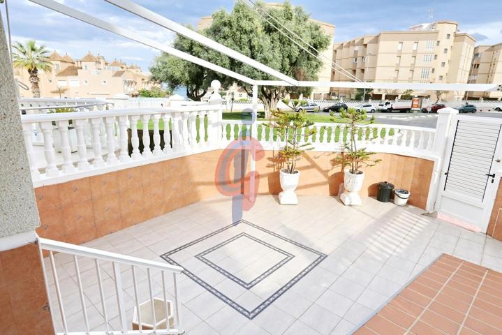 Espectacular chalet adosado en Urbanización Las Viñas en Guardamar del Segura photo 0
