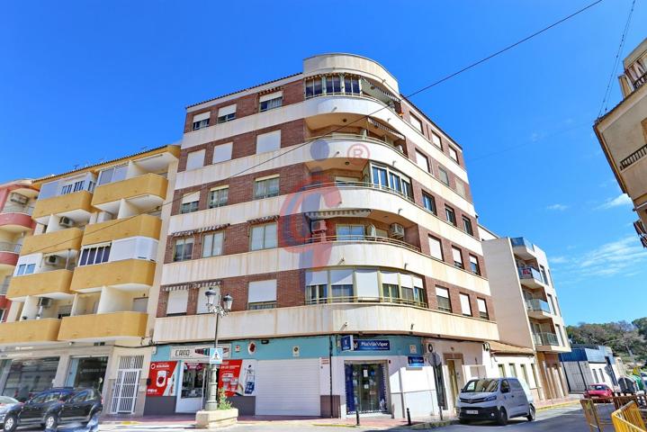 En venta vivienda de tres dormitorios en Guardamar del Segura photo 0