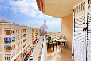 ¡Increíble apartamento en esquina y vistas al mar! photo 0