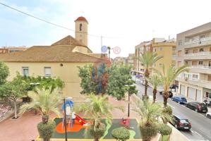 Encantador apartamento de 3 dormitorios con vistas a la Iglesia de Guardamar del Segura photo 0