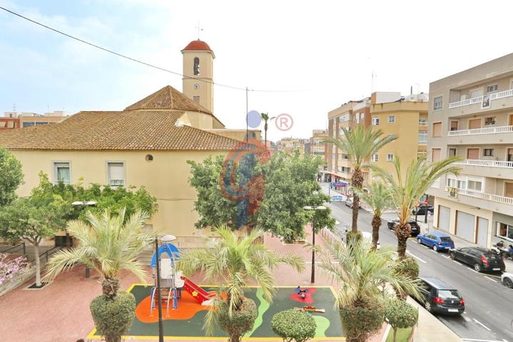 Encantador apartamento de 3 dormitorios con vistas a la Iglesia de Guardamar del Segura photo 0