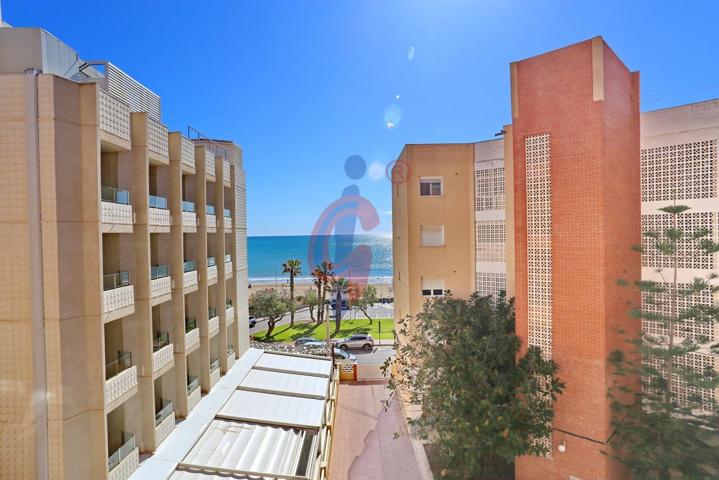 En venta apartamento de tres dormitorios y vistas al mar a 100 metros del mar photo 0