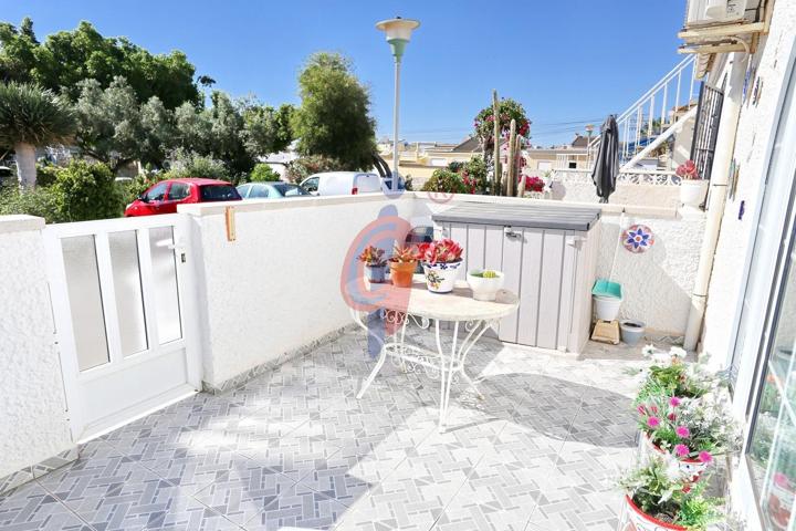 Se vende encantador bungalow en planta baja en la urbanización San Luis, Torrevieja photo 0