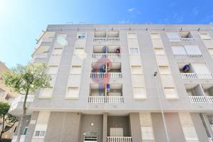 ¡Bonito apartamento cerca del Parque Sur, donde puedes disfrutar de la playa a solo 600 metros! photo 0
