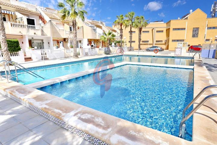 Encantador chalet adosado en urbanización privada con piscina en Pinomar, Guardamar del Segura photo 0