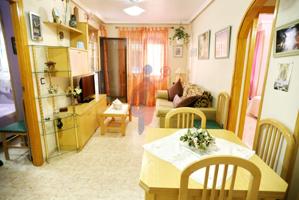 ¡Se vende apartamento con 2 dormitorios a 350 metros de la playa de Guardamar! photo 0