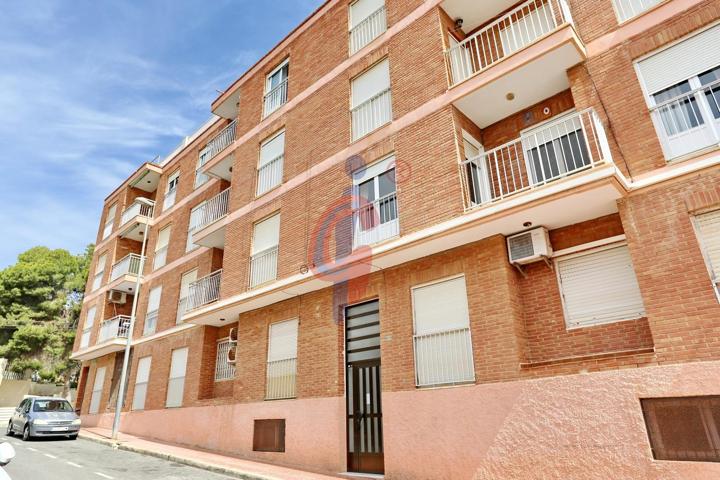 Bajo en venta de tres dormitorios a escasos metros del mar photo 0