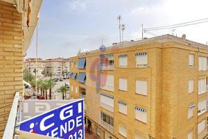 Se vende vivienda en cuarta planta SIN ascensor en zona Mercadona, Guardamar del Segura photo 0