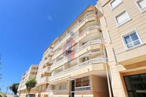 Bonito apartamento a 400 m de la playa de Guardamar, con 3 dormitorios y dos baños photo 0