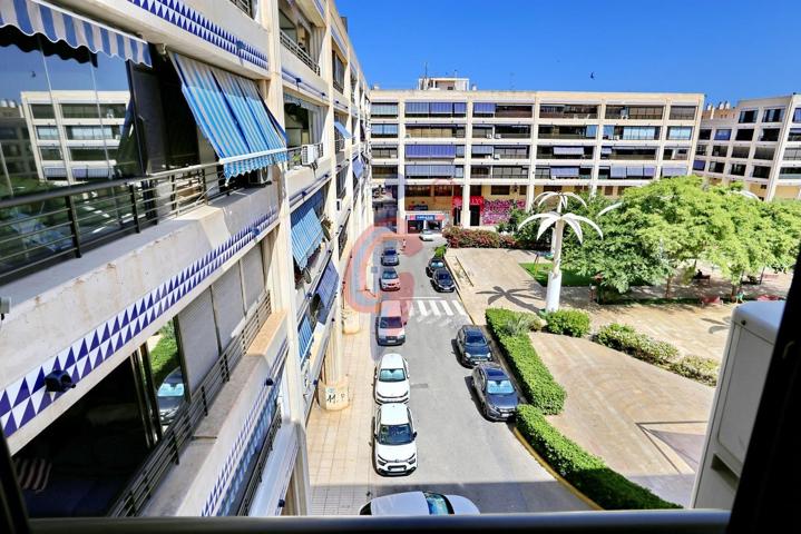 Luminoso apartamento de 3 dormitorios con terraza y garaje en Plaza Porticada, Guardamar del Segura – ¡a solo 200 m de la playa! photo 0