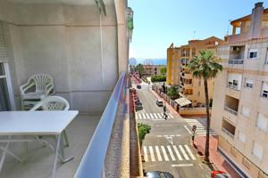 ¡Apartamento con dos dormitorios, orientación sur y vistas laterales al mar en Guardamar! photo 0
