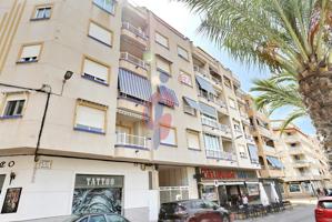 ¡Magnífica oportunidad en Guardamar del Segura! Piso de 2 dormitorios con garaje, trastero y excelente ubicación photo 0
